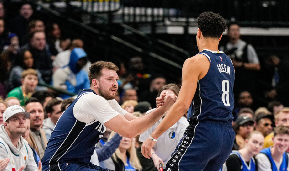 勇士爆冷国王，波尔津吉斯完成帽子戏法