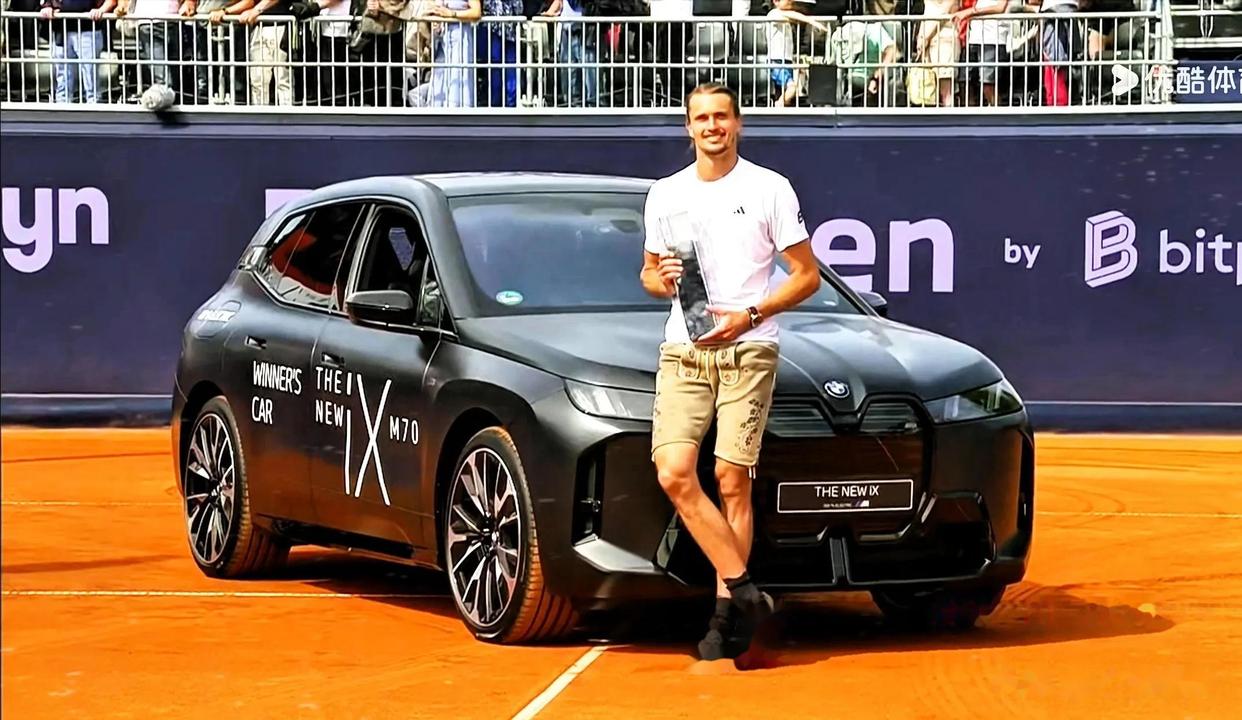 关于英国网球队险胜澳大利亚网球队，兹维列夫完成帽子戏法的信息