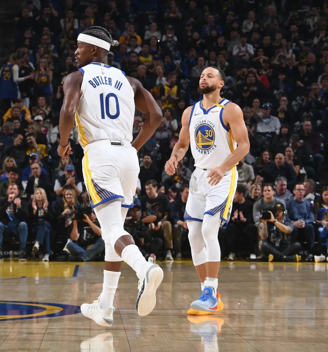 快船血洗76人，库里三分雨点燃全场