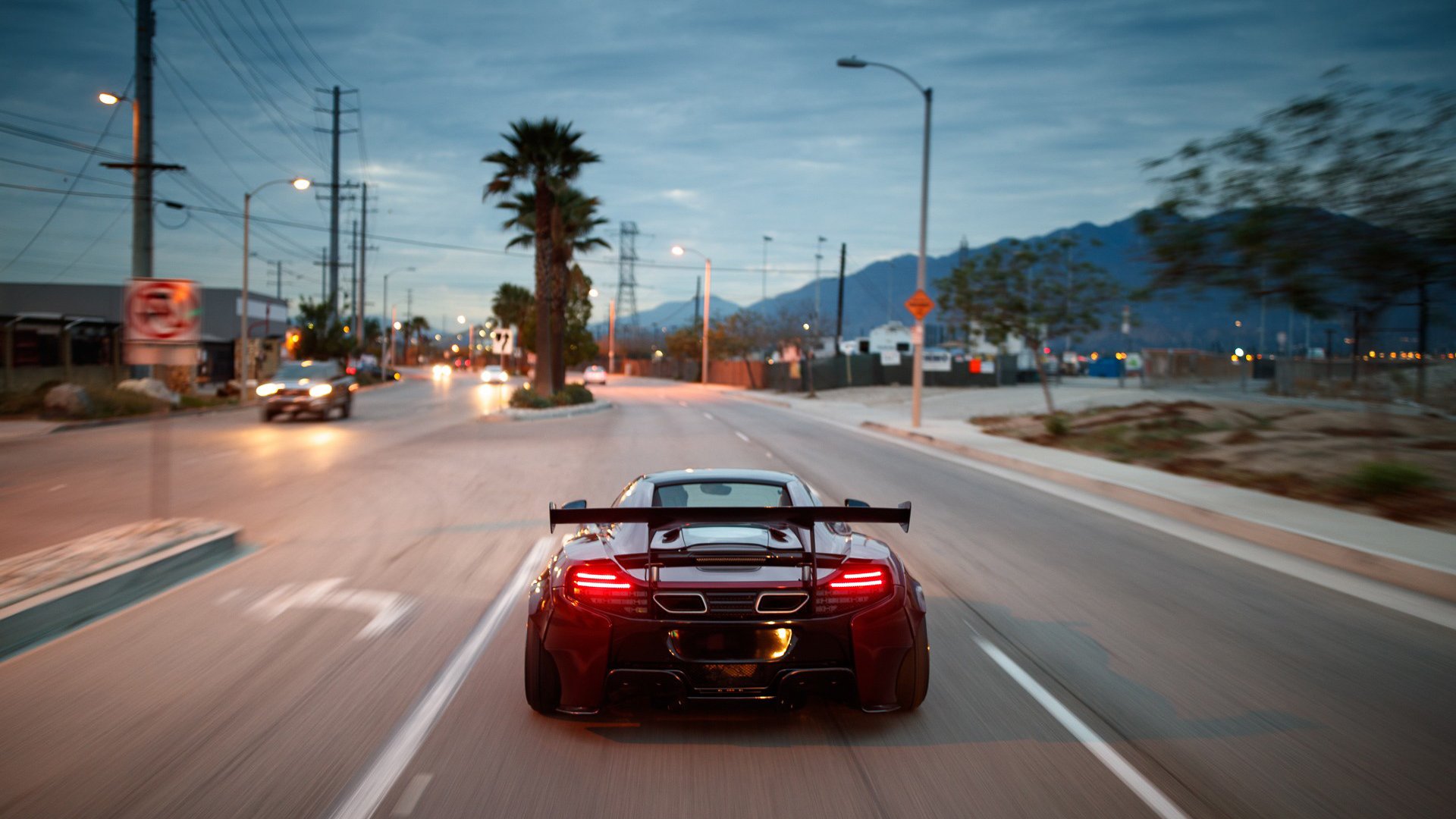 霓虹赛道与钢铁意志,拉文关键战不手软