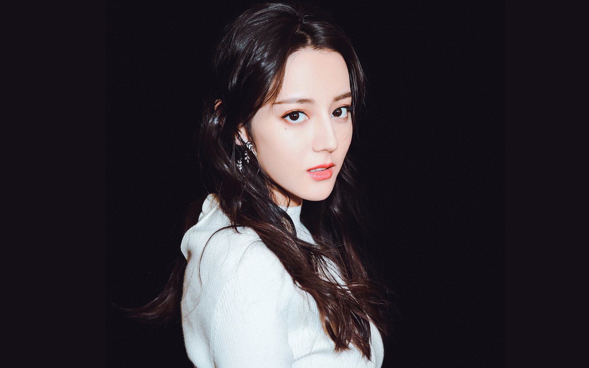 攻防转换间，浓眉在命运弯道接管比赛