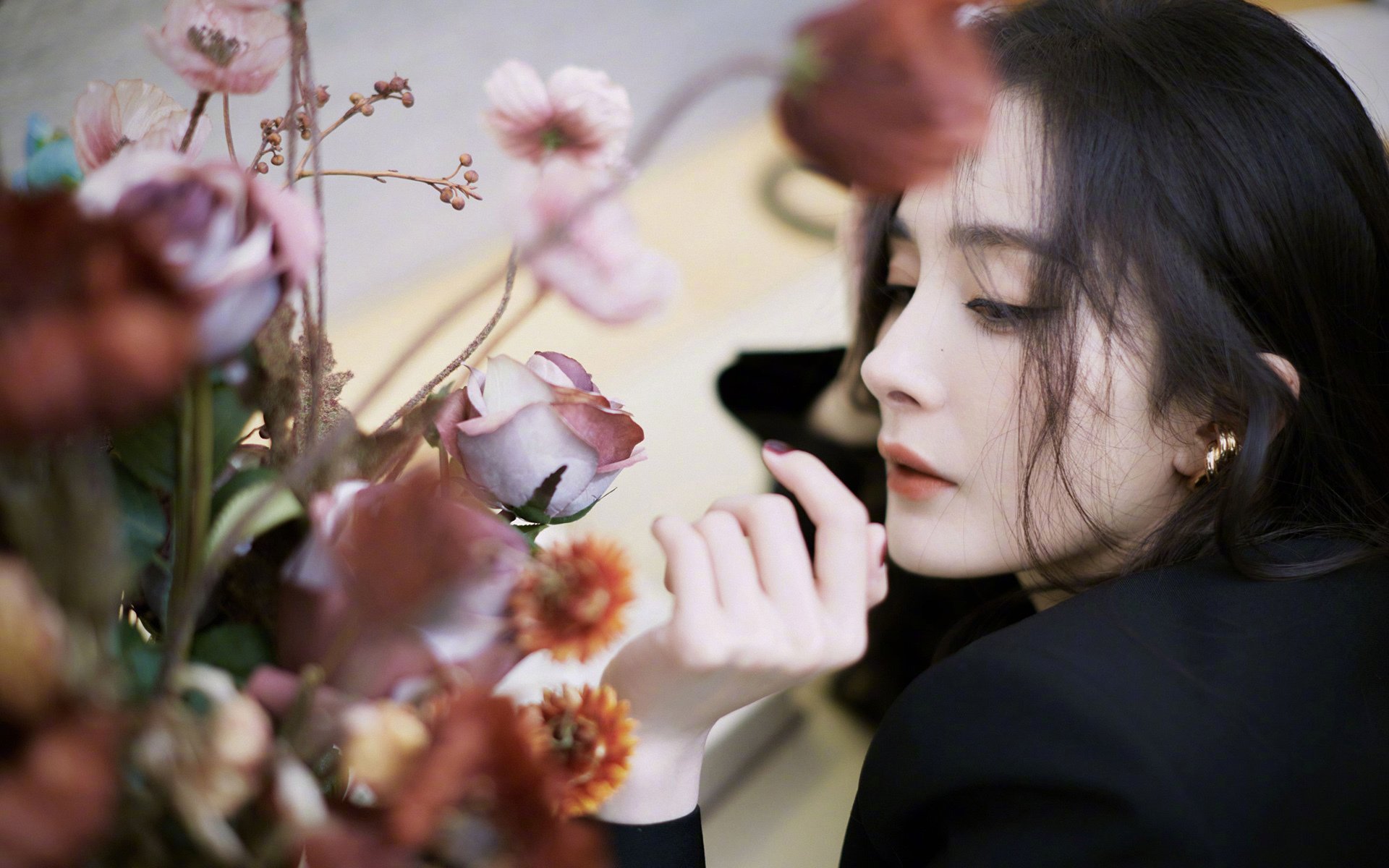 精密机器碾碎天赋风暴，阿尔瓦雷斯如何成为德式足球的最终答案